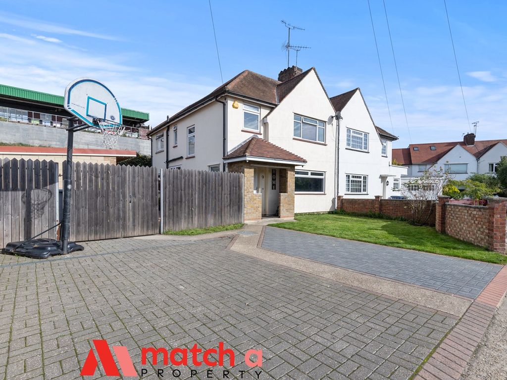 4 bed semidetached house for sale in Chilham Close, Greenford