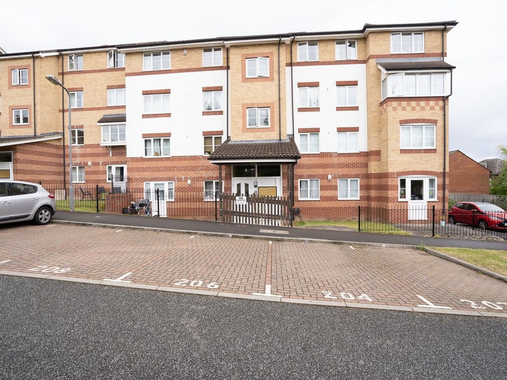 2 bed flat for sale in Princes Gate, High HP13 Zoopla