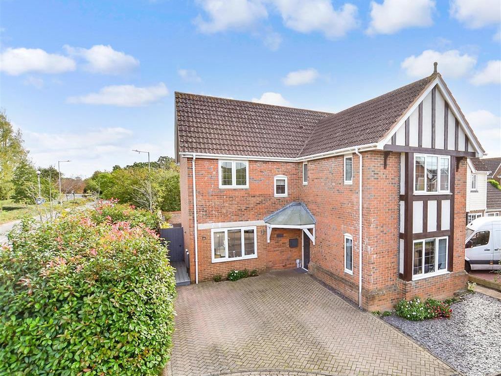 4 bed detached house for sale in Haywain Close, Kingsnorth, Ashford