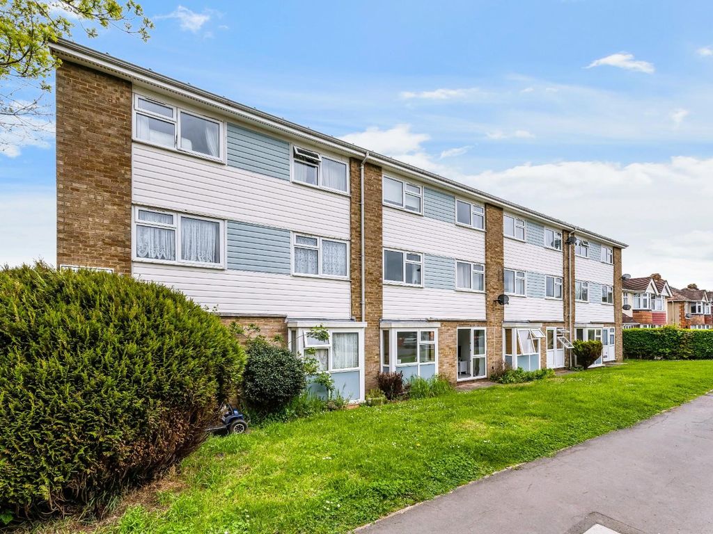 1 bed flat for sale in Gatley Avenue, West Ewell, Epsom KT19, £235,000 Zoopla