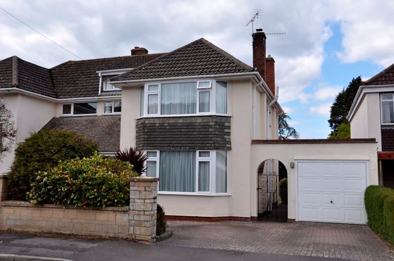 4 bed semidetached house for sale in Oakleigh Close, Backwell, Bristol