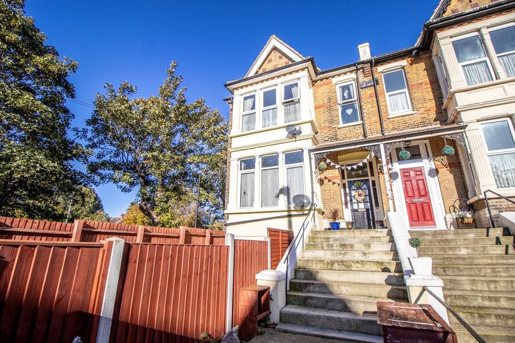 1 bed flat for sale in York Road, SouthendOnSea SS1, £155,000 Zoopla