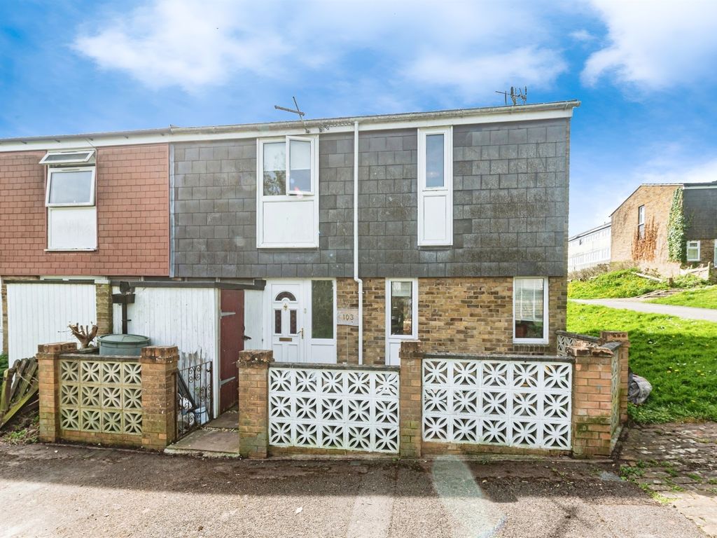 3 bed end terrace house for sale in Wrekin Close, Basingstoke RG22, £