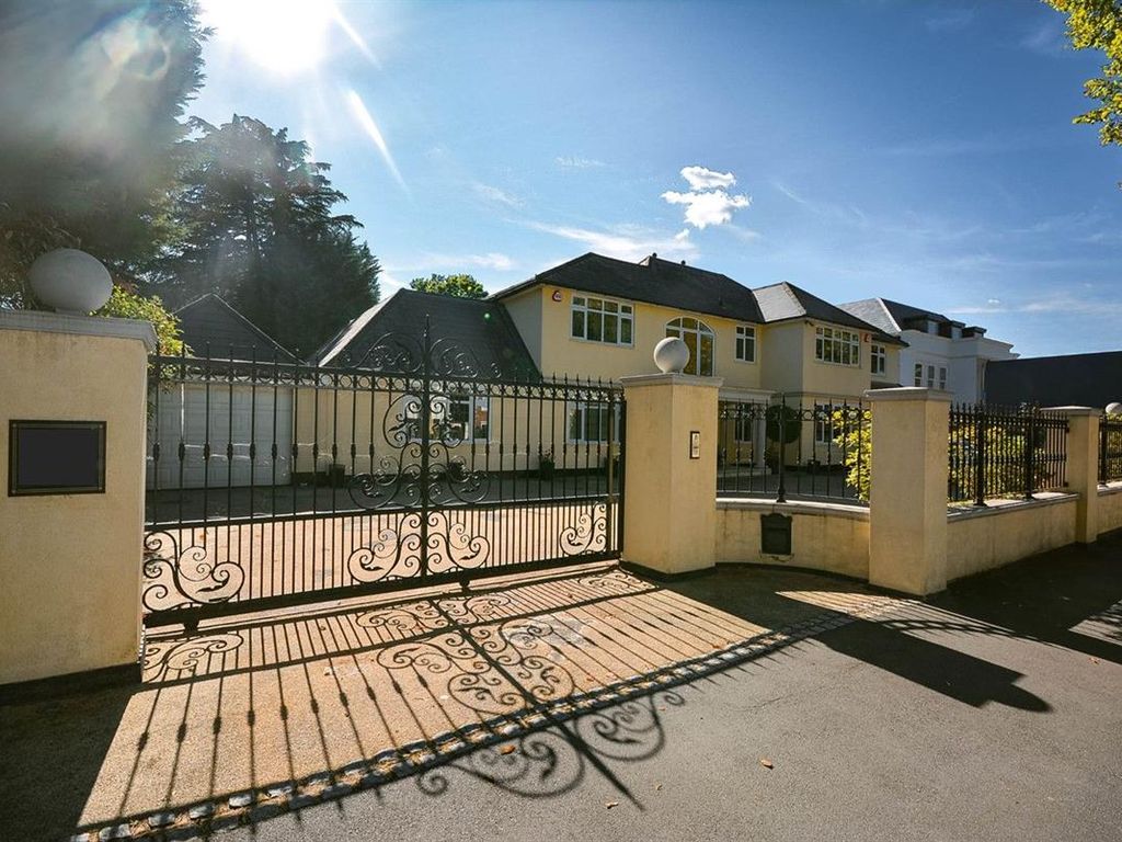 7 bed detached house for sale in Woodlands Avenue, Emerson Park, Hornchurch RM11 Zoopla