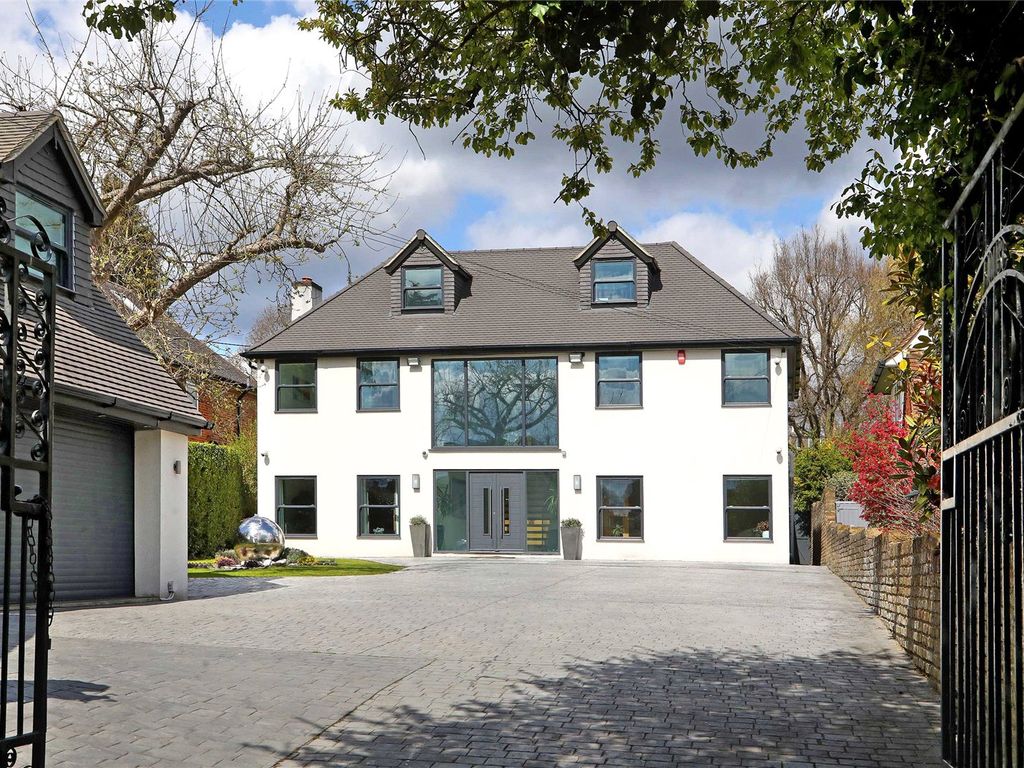 7 bed country house to rent in Cherry Tree Road, Farnham Royal, Slough
