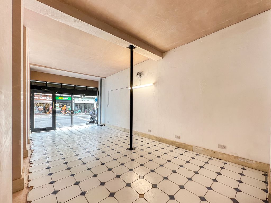 Retail premises to let in Clapham High Street, London SW4 Zoopla