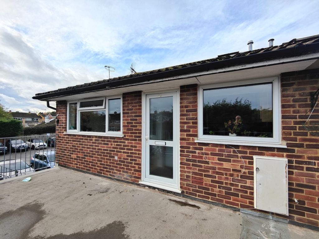 2 bed flat for sale in Aylesham Way, Yateley, Hampshire GU46, £200,000