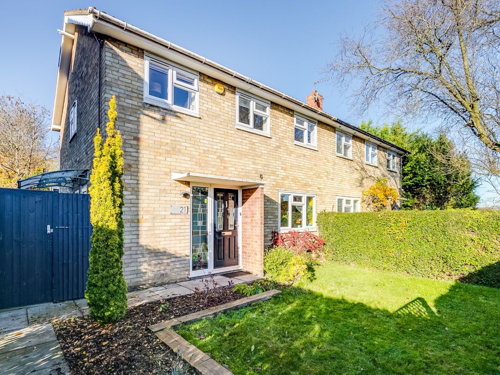 3 bed semidetached house for sale in Harwood Hill, Welwyn Garden City