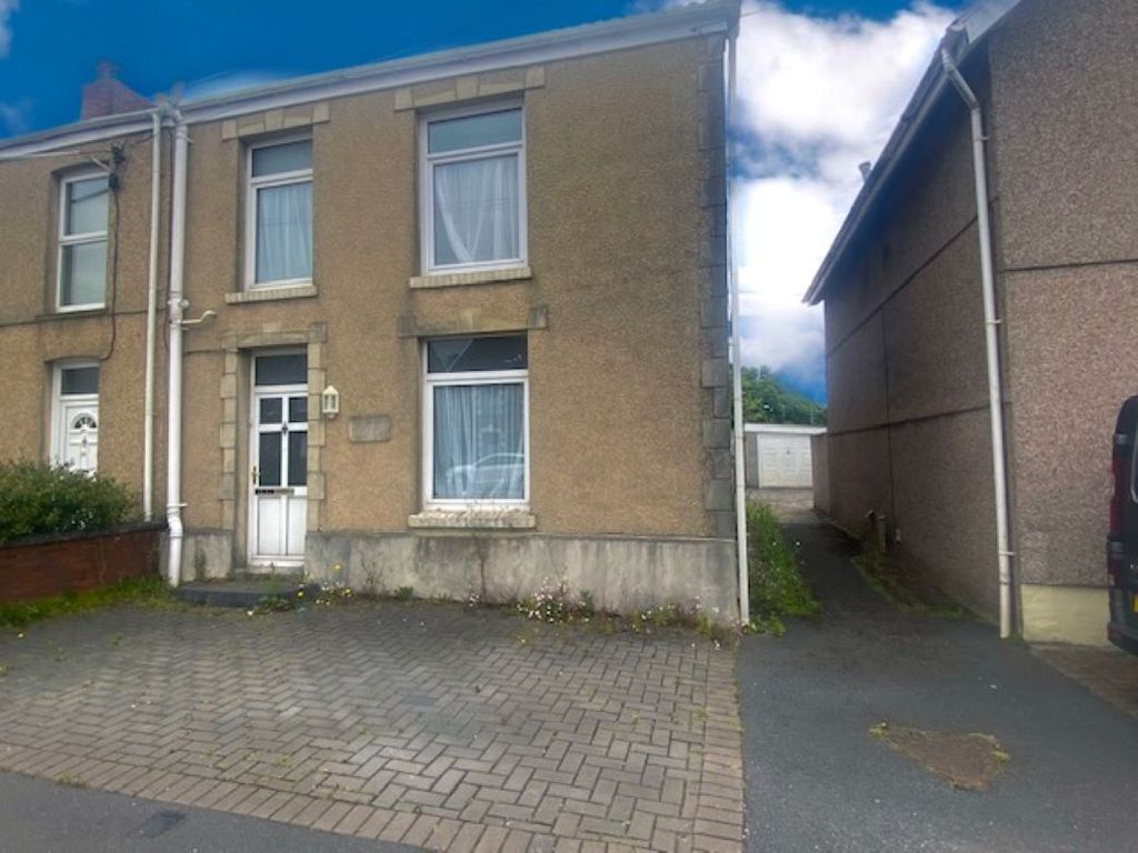 3 bed end terrace house for sale in Gorseinon Road, Penllergaer