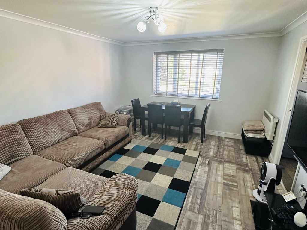 2 bed flat for sale in Redford Close, Feltham TW13 Zoopla