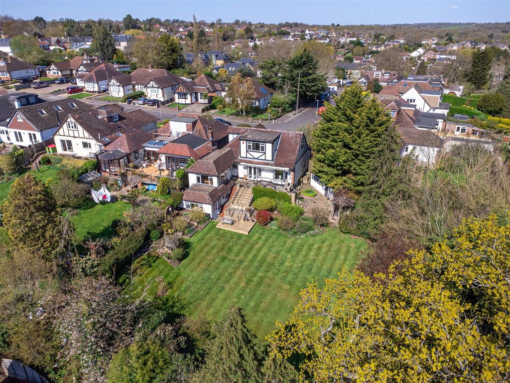 3 bed bungalow for sale in Kingsmead, Cuffley, Potters Bar EN6 Zoopla