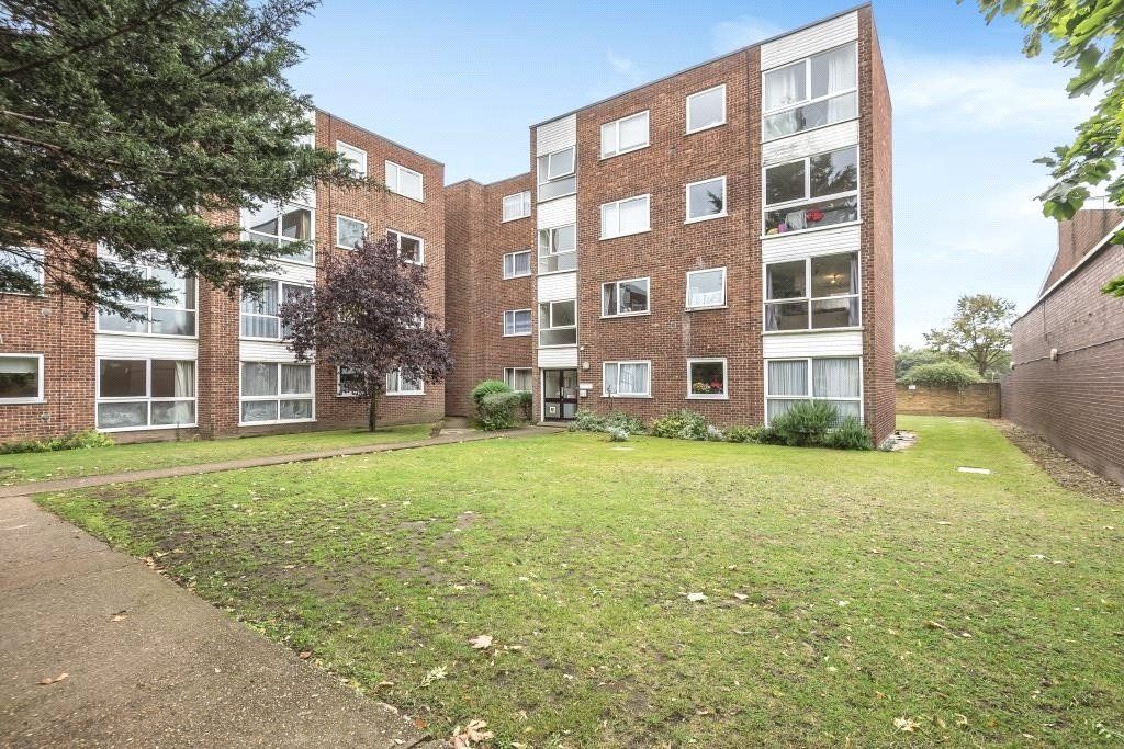 1 bed flat for sale in staines road west, sunbury-on-thames, surrey tw16