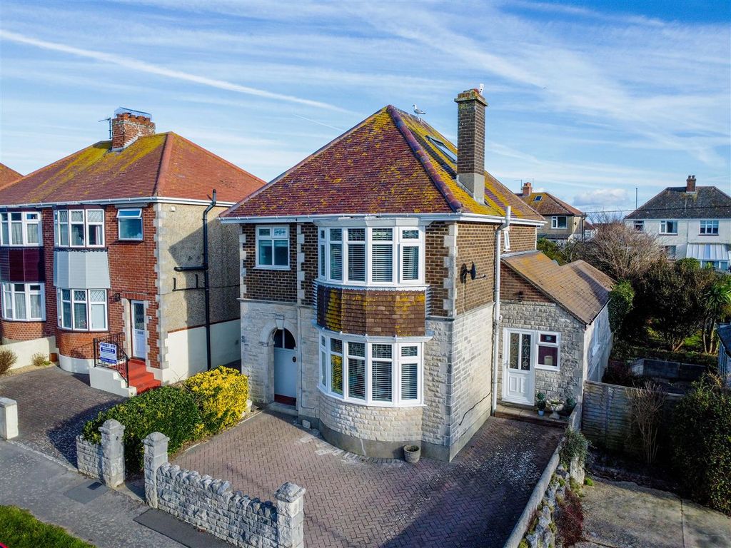 3 bed detached house for sale in Broughton Crescent, Wyke Regis