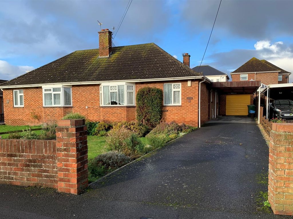 3 bed semidetached bungalow for sale in Margaret Crescent, BurnhamOn