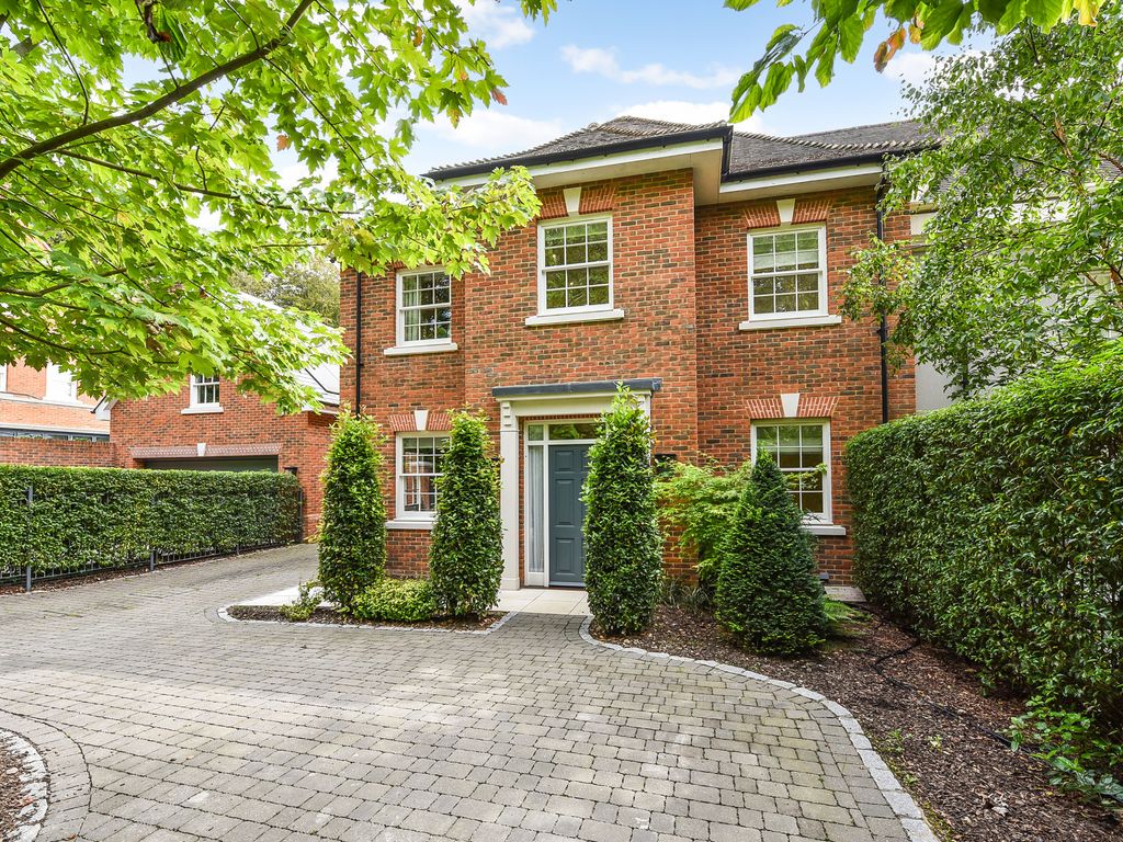 5 bed semidetached house for sale in Eyston Drive, Winchester