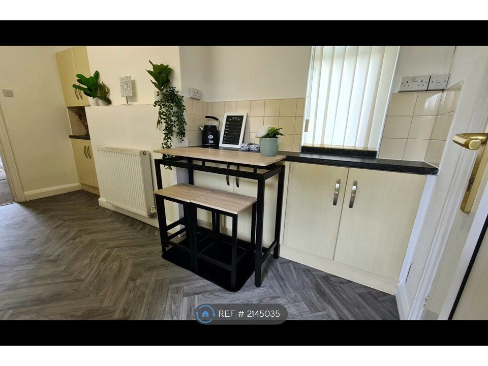 1 bed flat to rent in Porthill, Wolstanton, NewcastleUnderLyme ST5, £