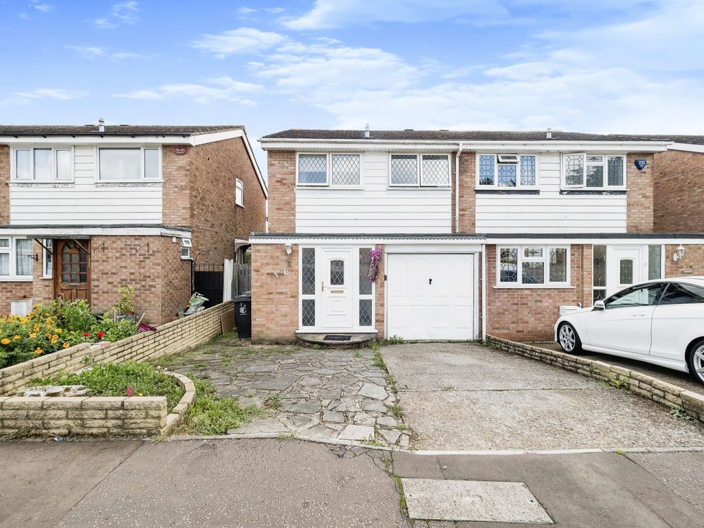 3 bed semidetached house for sale in View Close, Chigwell, Essex IG7
