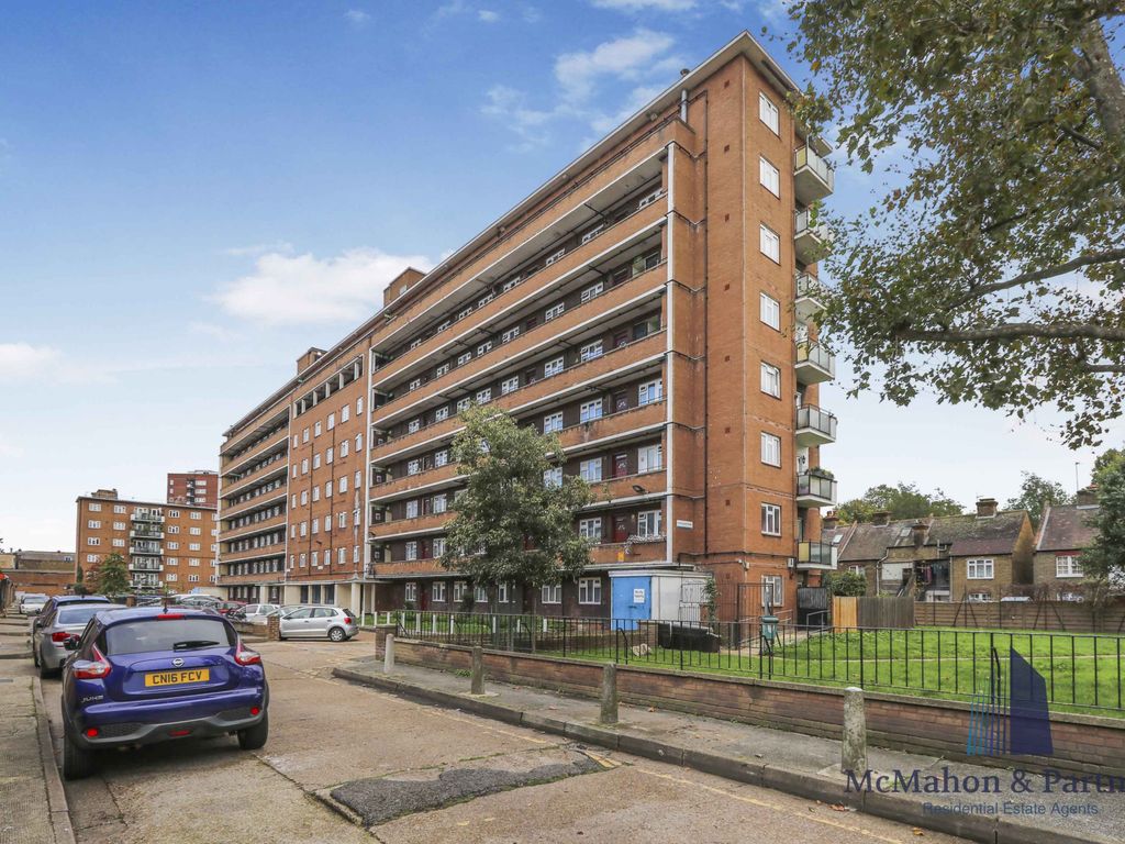 2 bed flat to rent in Trafalgar House, Bronti Close, London SE17, £