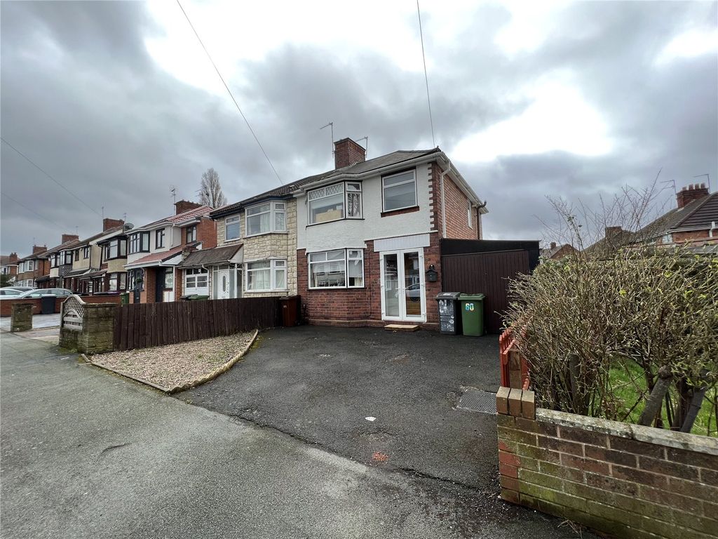 3 bed semidetached house for sale in Kingsway Road, Wolverhampton