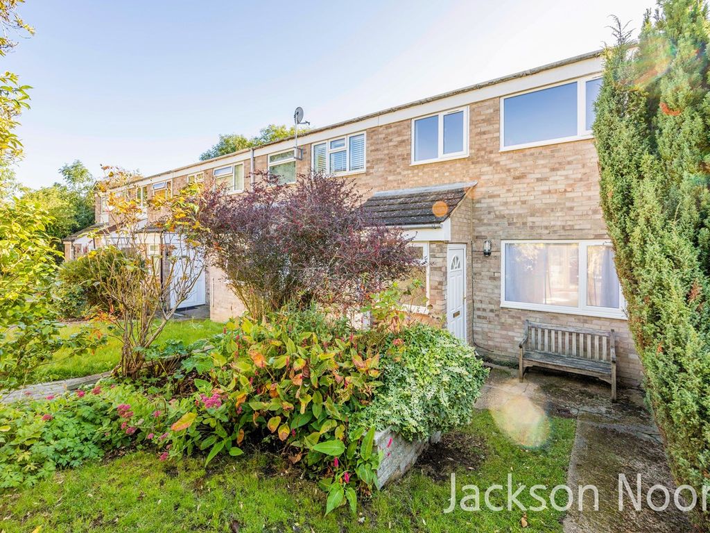 3 bed terraced house for sale in Angus Close, Chessington KT9 Zoopla
