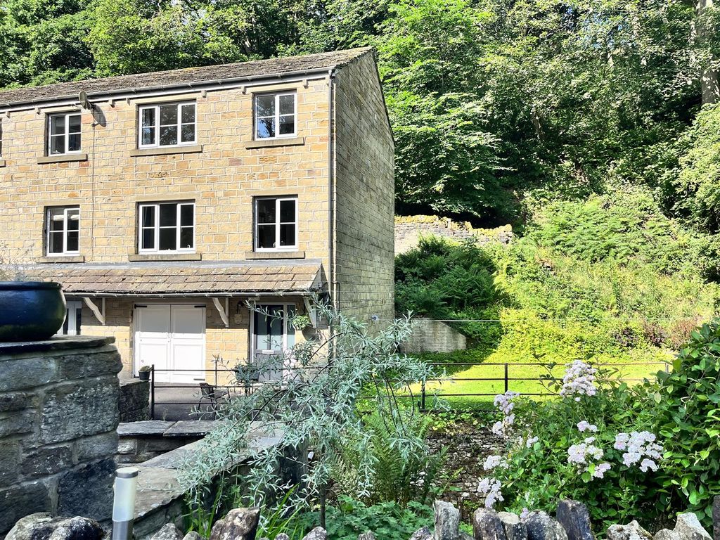 3 bed town house for sale in Wildspur Grove, New Mill, Holmfirth HD9, £