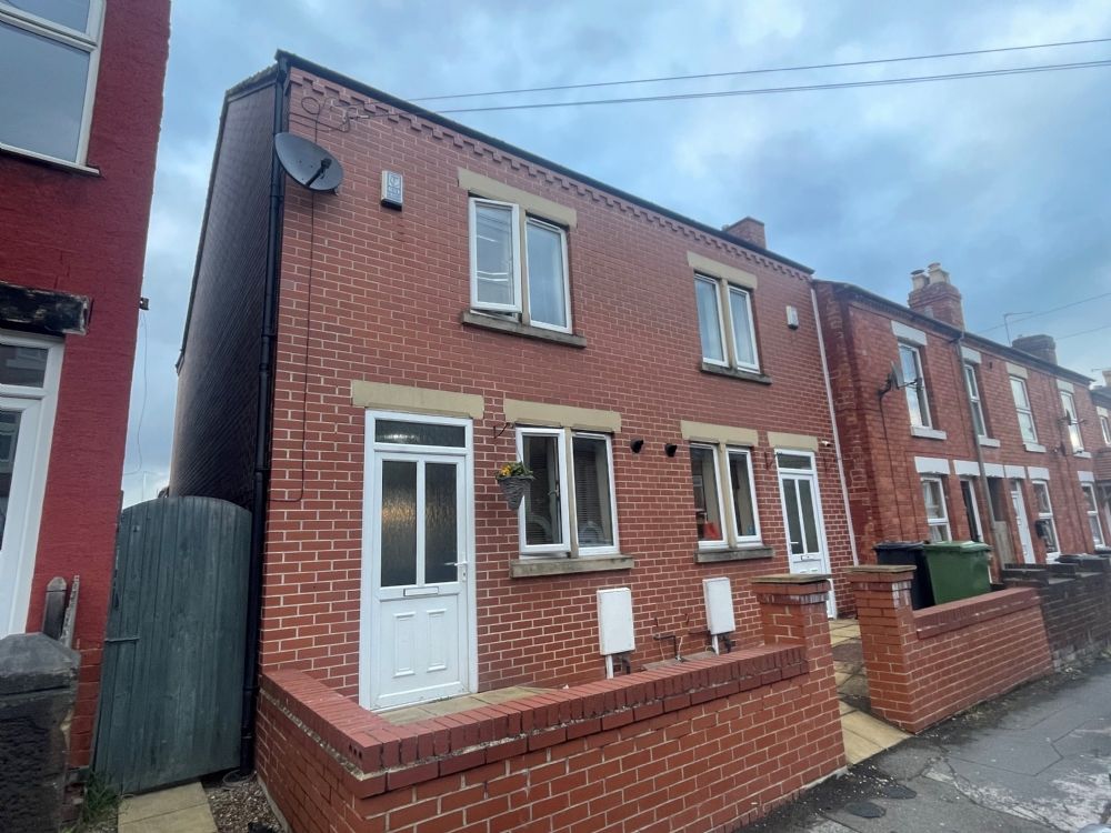 3 bed semidetached house to rent in Ray Street, Heanor, Derbyshire