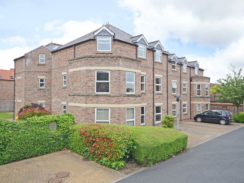 2 bed flat to rent in Grange House, West Grange Court, York YO30, £975 pcm Zoopla