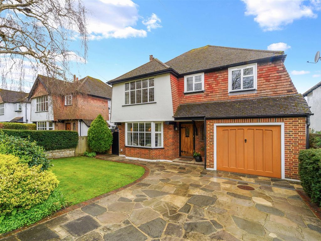 4 bed detached house for sale in Hambledon Vale, Epsom KT18, £1,075,000