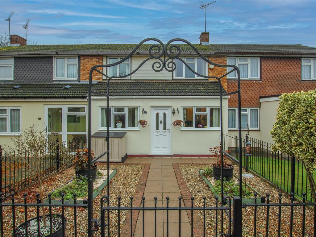 3 bed terraced house for sale in Lascelles Close, Pilgrims Hatch
