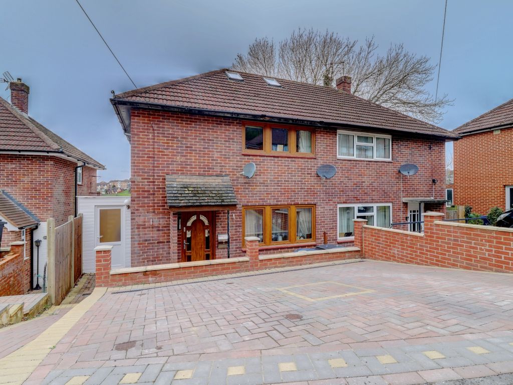 2 bed semidetached house for sale in Hawthorne Road, High