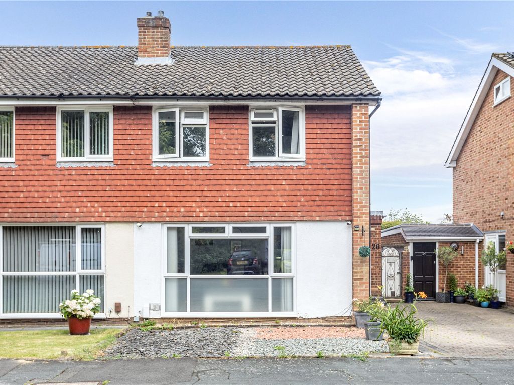 3 bed semidetached house for sale in Addlestone, Surrey KT15, £475,000