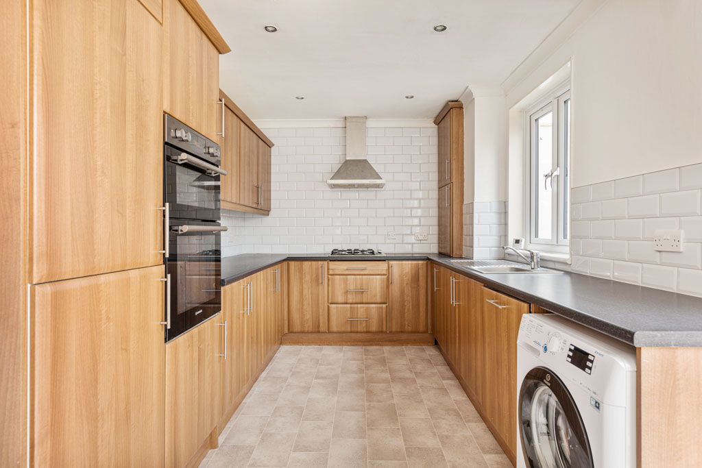 3 bed semidetached house for sale in Colebrook Lane, Loughton, Essex