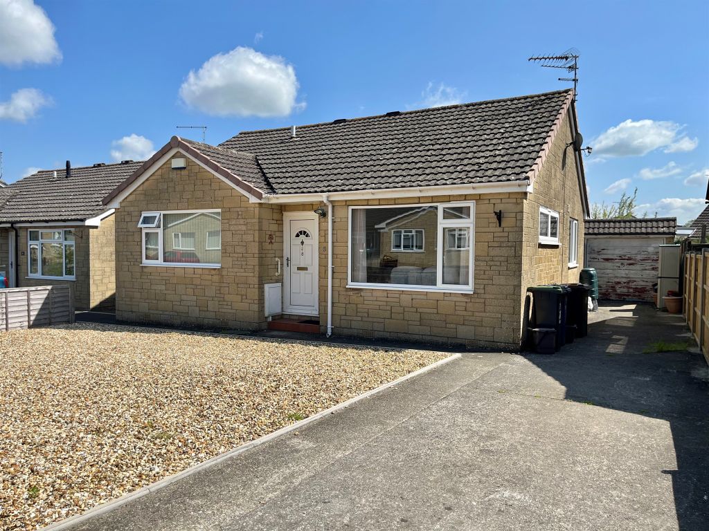 3 bed detached bungalow for sale in Sylvan Way, Gillingham SP8, £