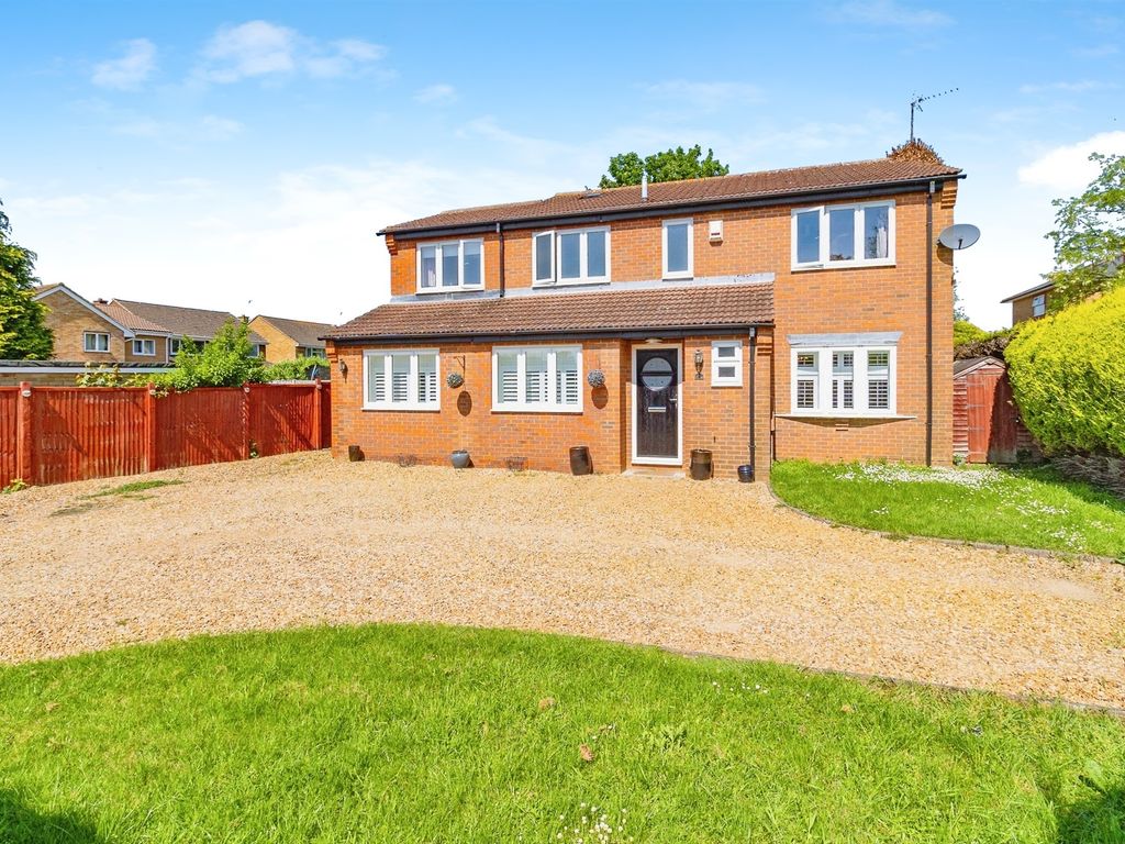 4 bed detached house for sale in Whalley Drive, Bletchley, Milton