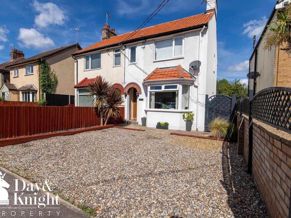 3 bed semidetached house for sale in Blackheath Road, Lowestoft NR33