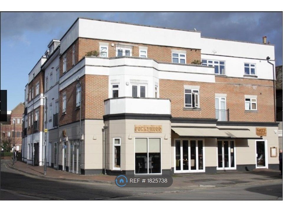 Room to rent in Pulse, Maidenhead SL6, £895 pcm Zoopla