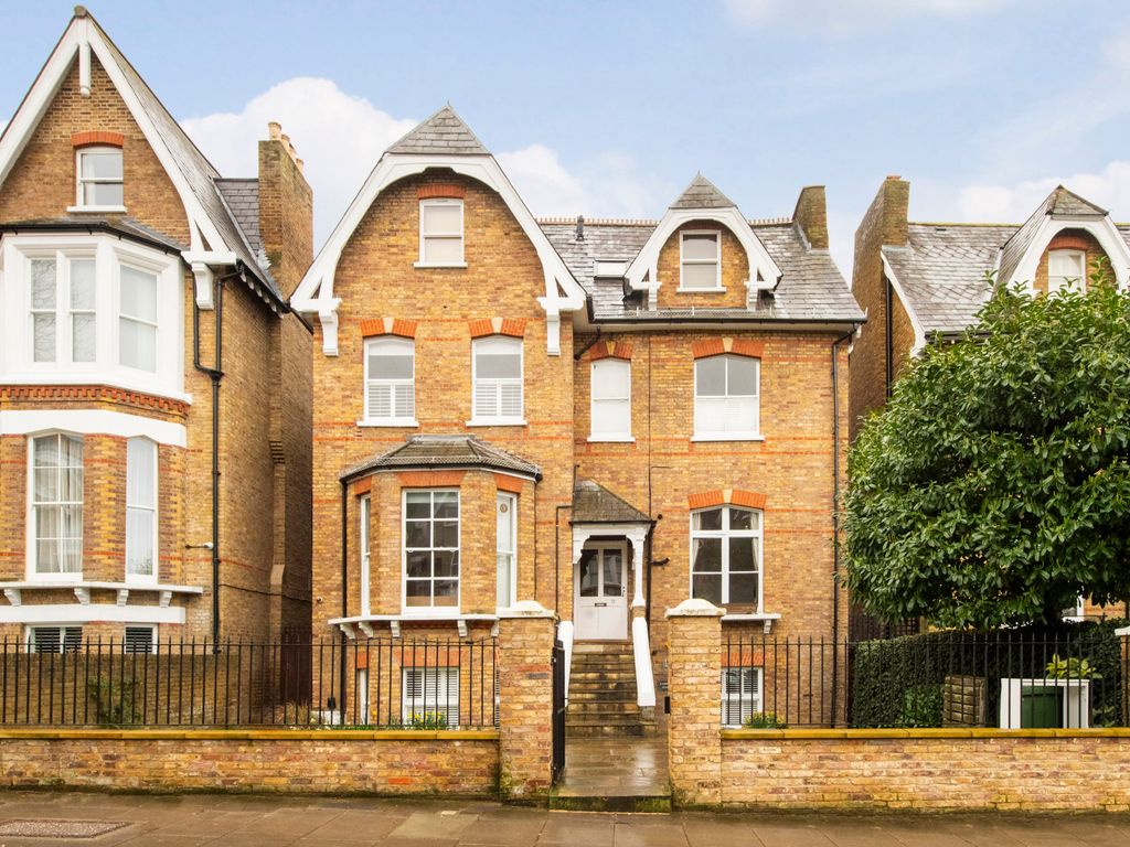 1 bed flat to rent in Kings Road, Richmond TW10, £1,750 pcm Zoopla