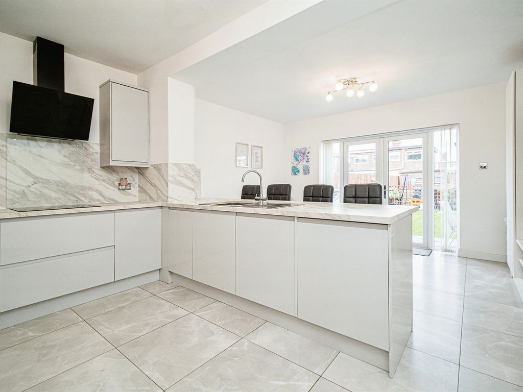 2 bed semidetached house for sale in Ormerod Road, Hull HU5, £130,000