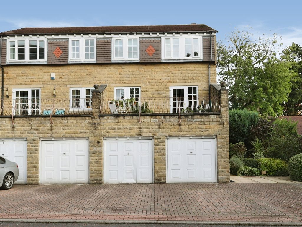 2 bed end terrace house for sale in Byron Mews, The Green, Bingley BD16, £229,500 Zoopla