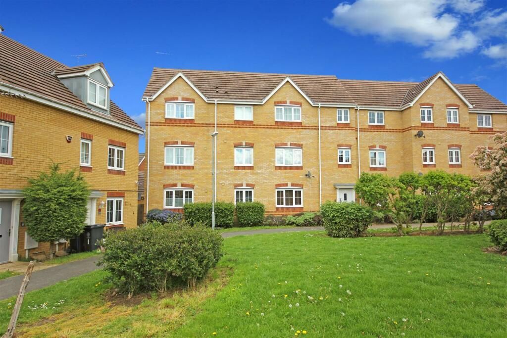 2 bed flat to rent in Regency Court, Rushden NN10, £950 pcm - Zoopla