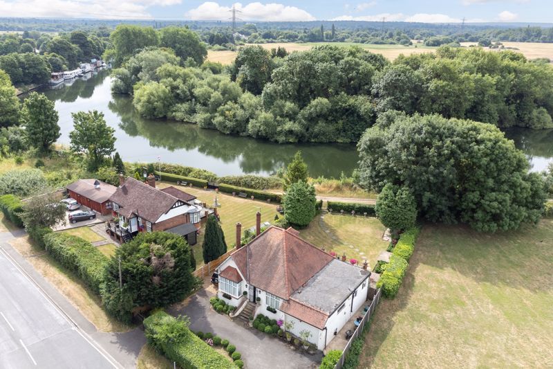 1 bed detached bungalow for sale in Chertsey Road, Shepperton TW17 Zoopla