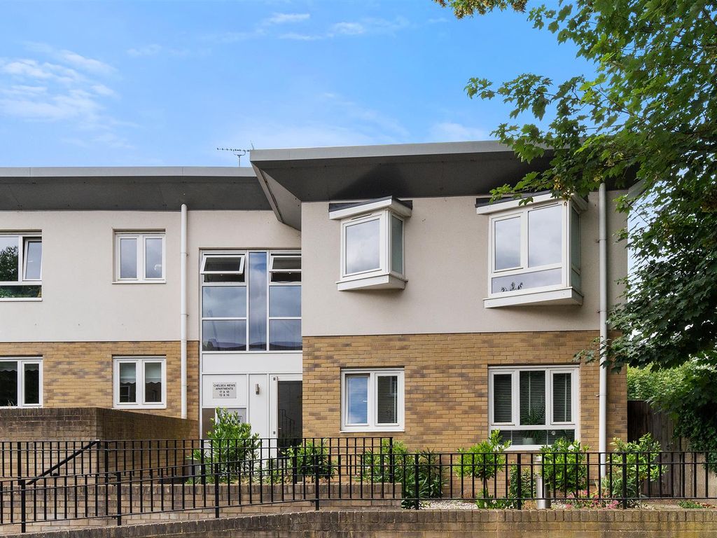 2 bed flat to rent in New Wanstead, London E11, £1,950 pcm Zoopla