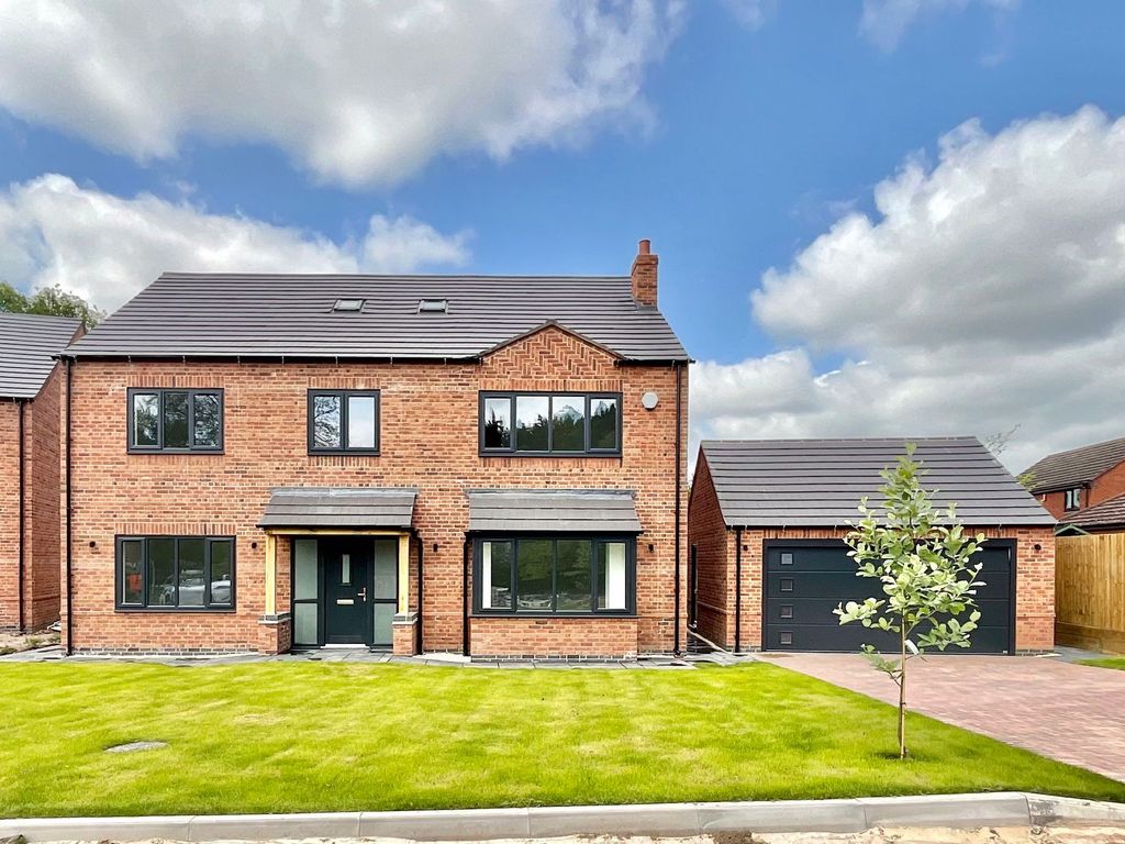 5 bed detached house for sale in Donnerville Drive, Admaston TF5, £