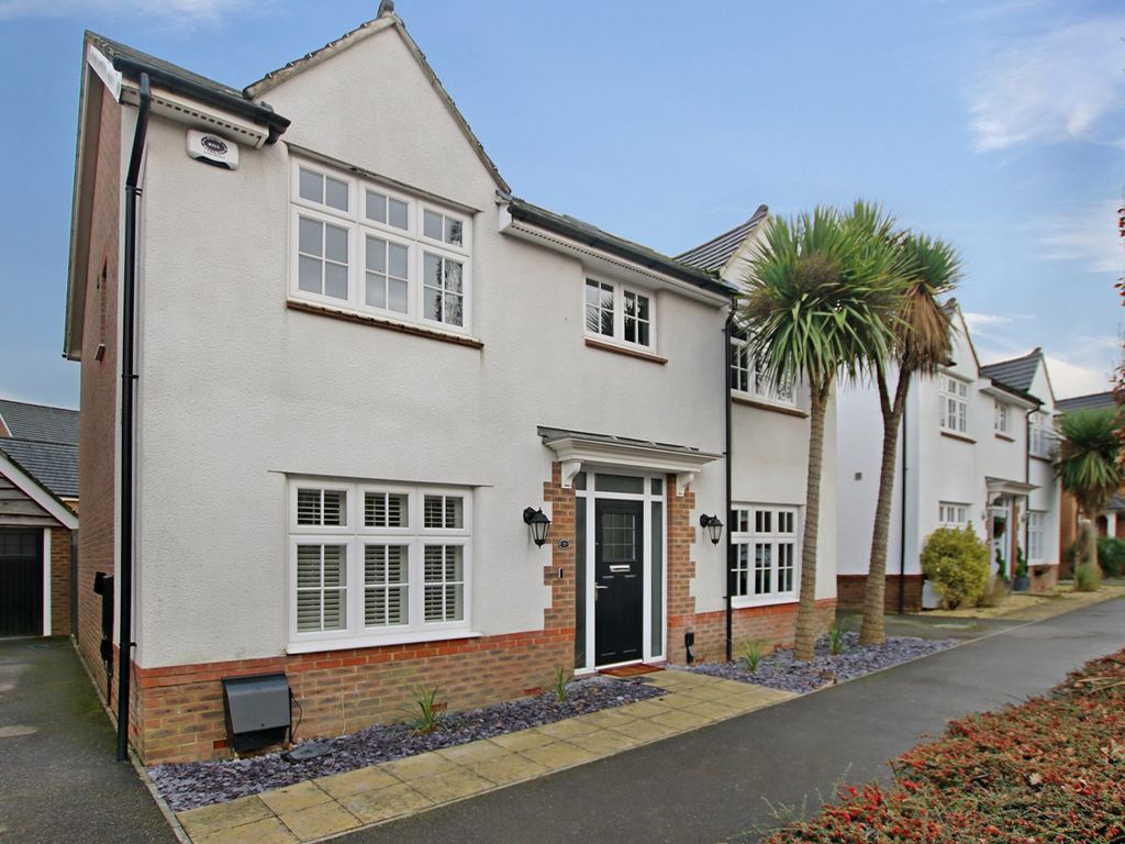 6 bed detached house for sale in Field Drive, Crawley Down, Crawley