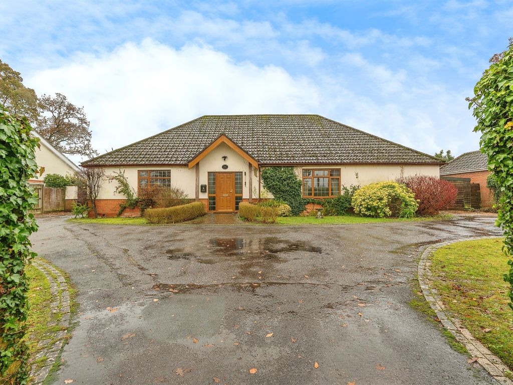 3 bed detached bungalow for sale in Rownhams Lane, North Baddesley, Southampton SO52, £950,000