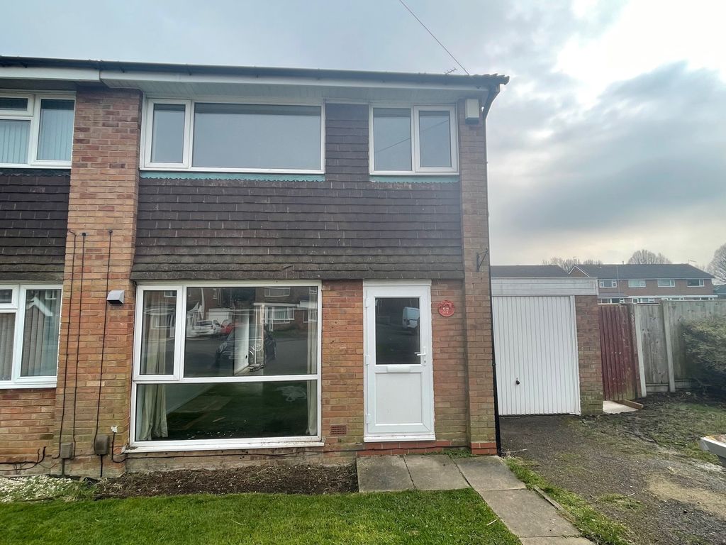 3 bed semidetached house to rent in Field Close, Hinckley