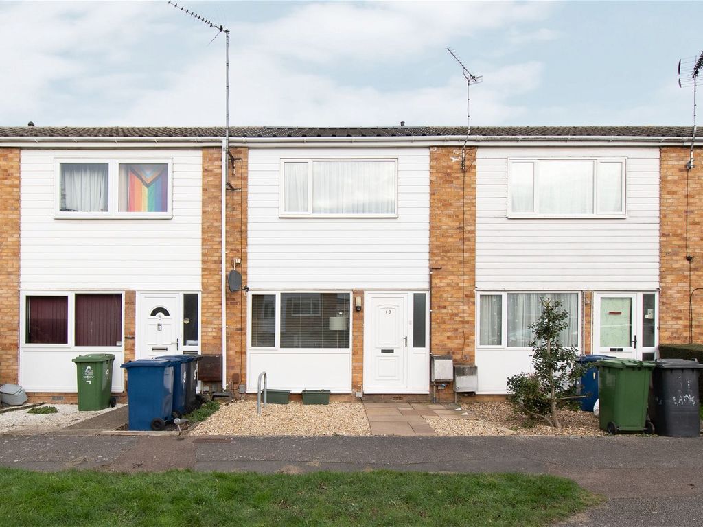 2 bed terraced house for sale in Gainsborough Close, Cambridge CB4, £