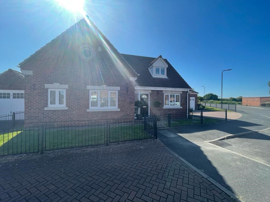 4 bed detached bungalow for sale in Hilldrecks View, Ravenfield