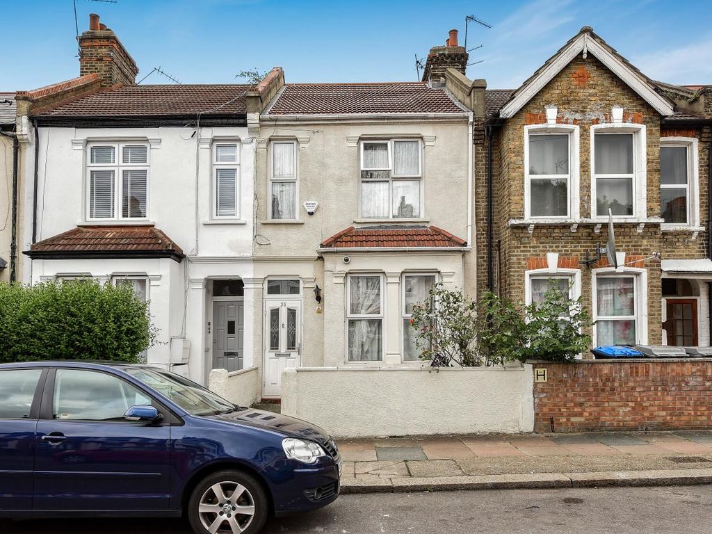 4 bed terraced house to rent in Sandringham Road, London NW2, £3,300