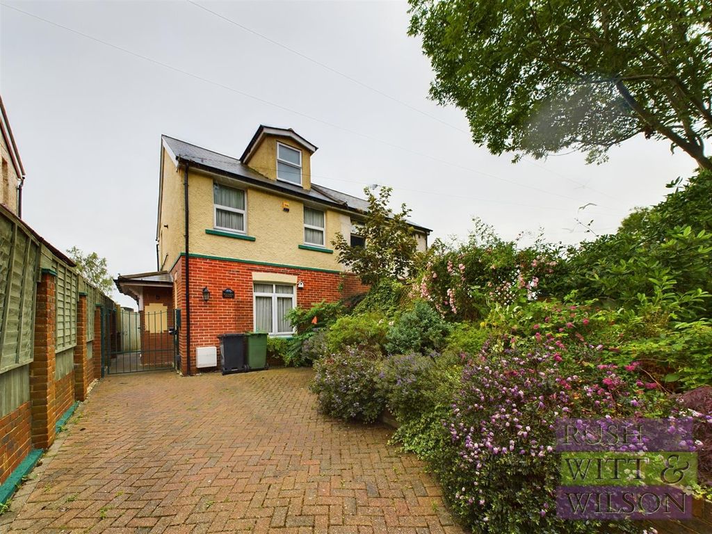 3 bed semidetached house for sale in Old Church Road, St. LeonardsOn